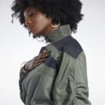 kvinner jegergrønn 2X42N940 Reebok cardi b vevd satengjakke - Bilde 7