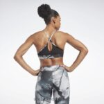 kvinner svart 2X42N715 Reebok lux strappy allover print fet bh - Bilde 3