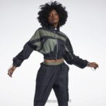 kvinner svart 2X42N937 Reebok cardi b vevd satengjakke