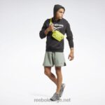 menn svart 2X42N1171 Reebok identitetsfleece hettegenser med stablet logo-genser - Bilde 2